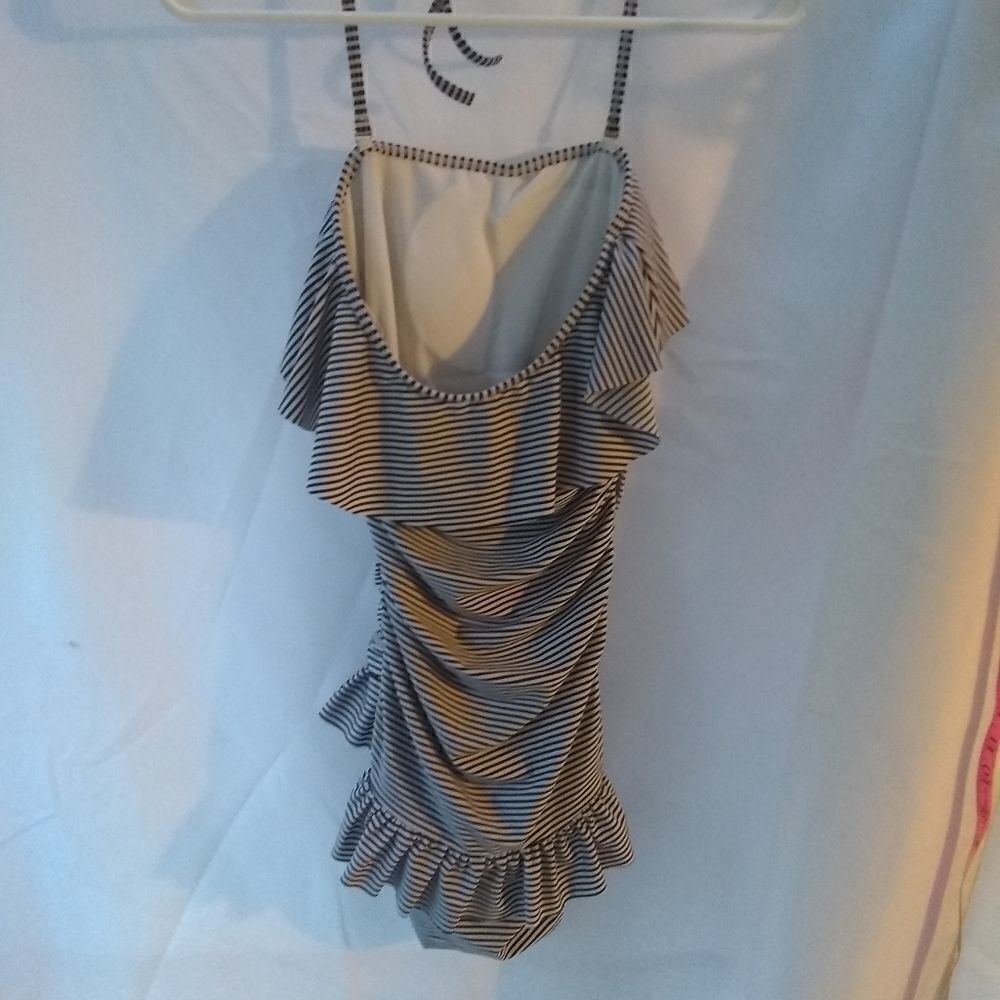 Swim suit - Picture 2 of 3